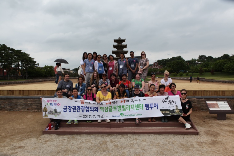 외국인 관광객 대상 팸투어 진행 사진(1).jpg